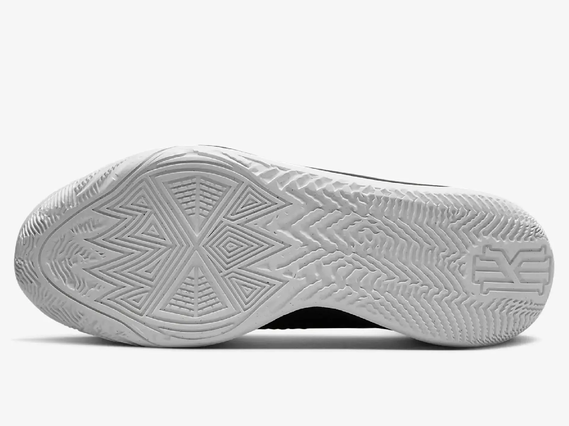 Nike Mens Kyrie Flytrap VI Basketball Shoe
