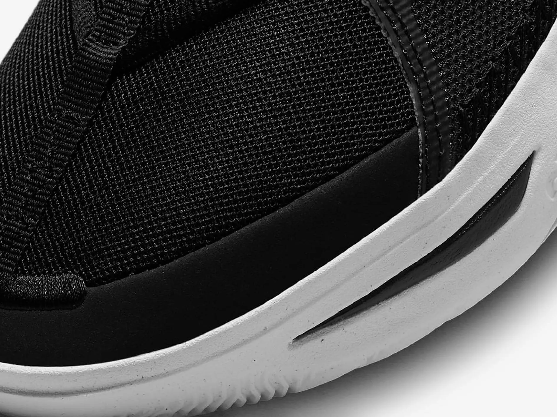 Nike Mens Kyrie Flytrap VI Basketball Shoe